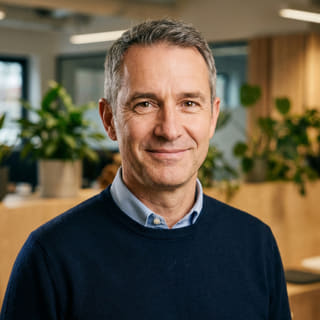 Porträtfoto von James Mitchell, der bei Zinselturat als Chief Executive Officer gelistet ist