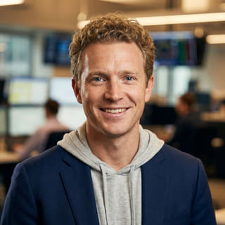 Porträtfoto von Ryan Brooks, Chef-Trading-Analyst bei Zinselturat