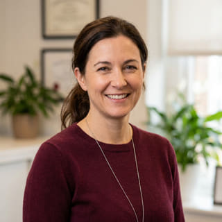 Porträtfoto von Laura Bennett, die bei Zinselturat als Leiterin für Plattform-Standards tätig ist